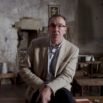 photo of Prof. Chris Morash delivering his lecture in a tenement building